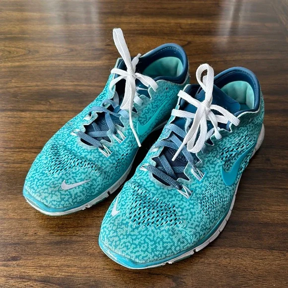 Athletic shoes - Picture 1 of 4